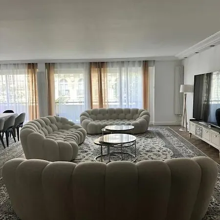 Prestigious Apartment - Arc De Triomphe Paris Exterior photo